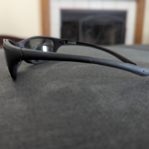 Foster Grant Track Polarized Sports Sunglasses for Men or Women, Black - Picture 5 of 8